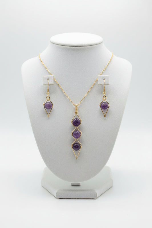 Amethyst pendant and matching earrings in gold