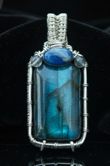 Labradorite and kyanite pendant