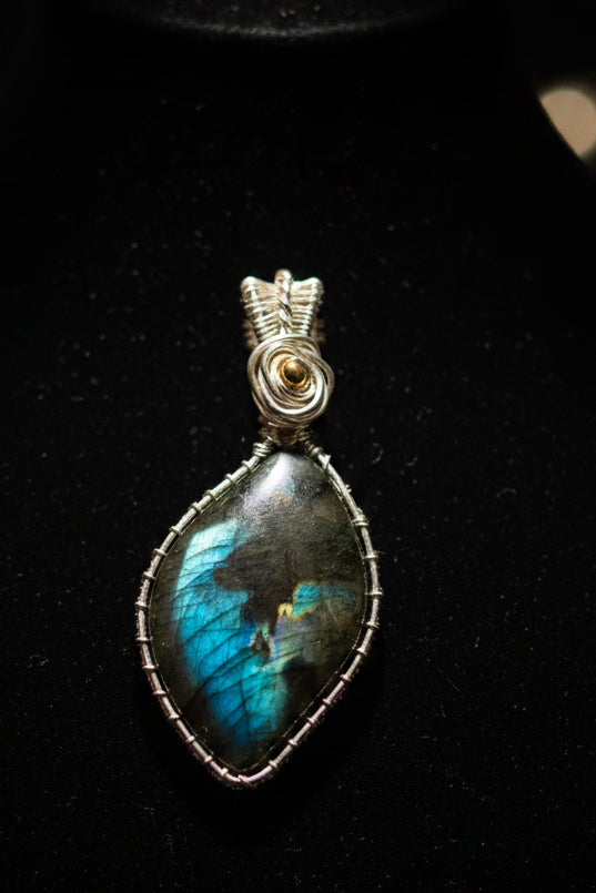 Labradorite silver pendant
